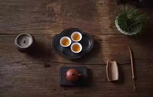 女性饮用普洱茶应注意4点（普洱茶和乌龙茶哪个更适合女性饮用?）